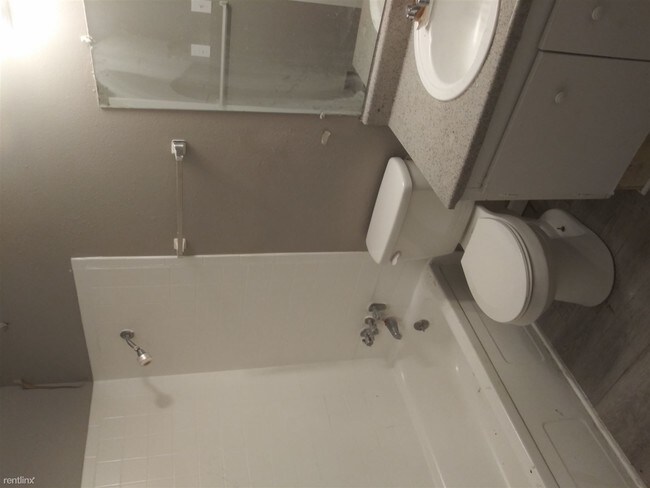 Building Photo - 1 br, 1 bath Apartment - Osprey Apartments