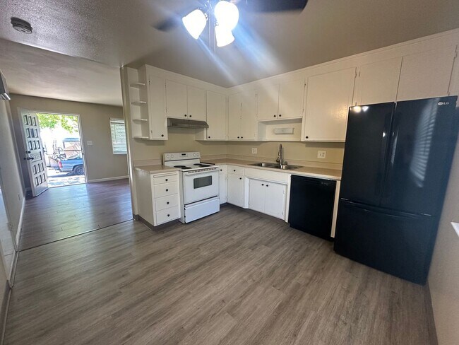 Building Photo - 871 El Cerrito Way