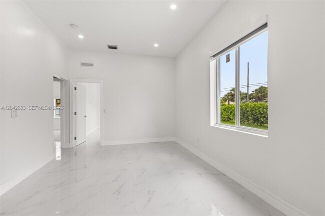Building Photo - 14801 NW 5th Ave