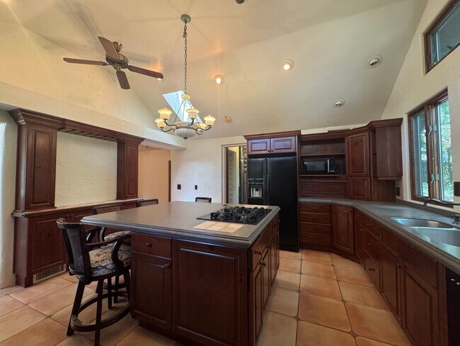 Building Photo - 3 Bed 2 Bath Home in Golfview