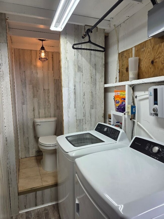 Building Photo - Cozy Coastal Retreat!