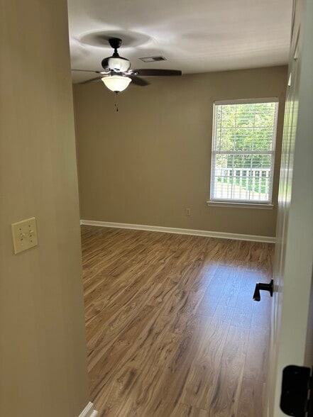 Building Photo - 1315 Moice Dr