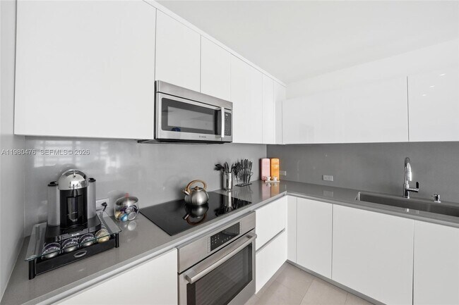 Building Photo - 88 SW 7th St