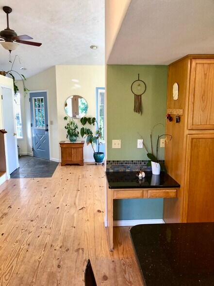 View of entrance and desk nook - 32724 NE Chamberlain Rd