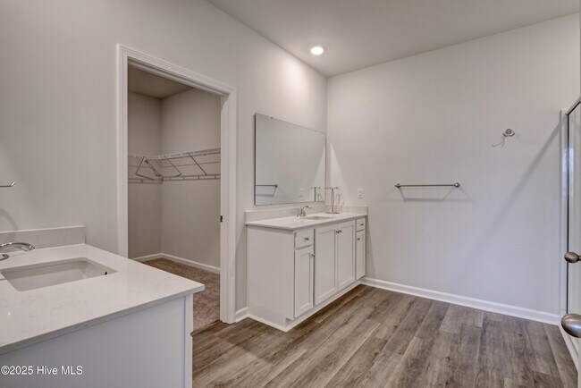 Building Photo - 1329 Clendon Cir