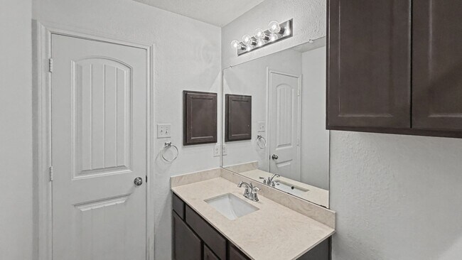 Building Photo - Spacious Single-Story Comfort with Covered Porch in Wilmer