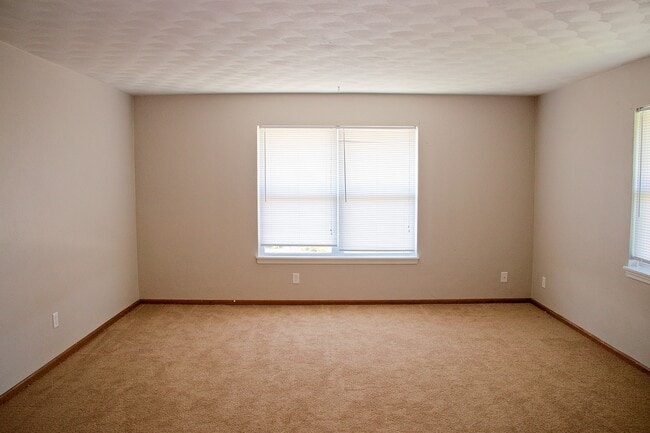 Building Photo - 3408 N Ten Mile Dr