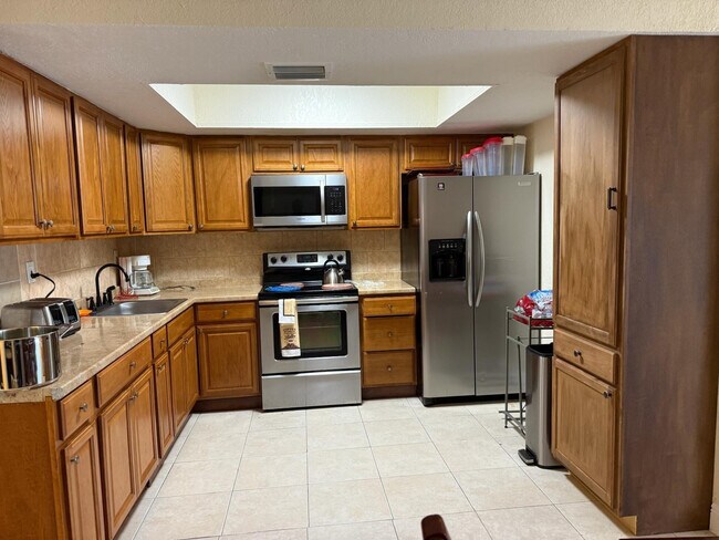 Building Photo - 5839 NW 16th St