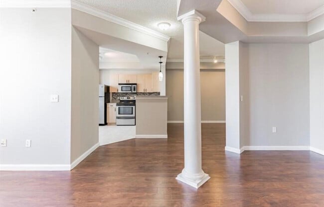 Building Photo - 533 NE 3rd Ave