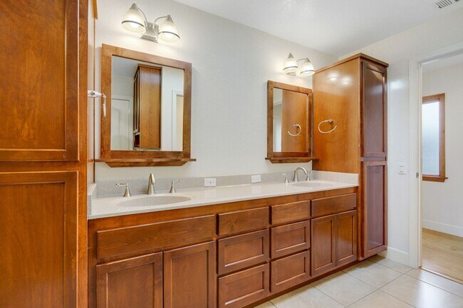 Building Photo - Beautiful 3 Bedroom home in Stonegate