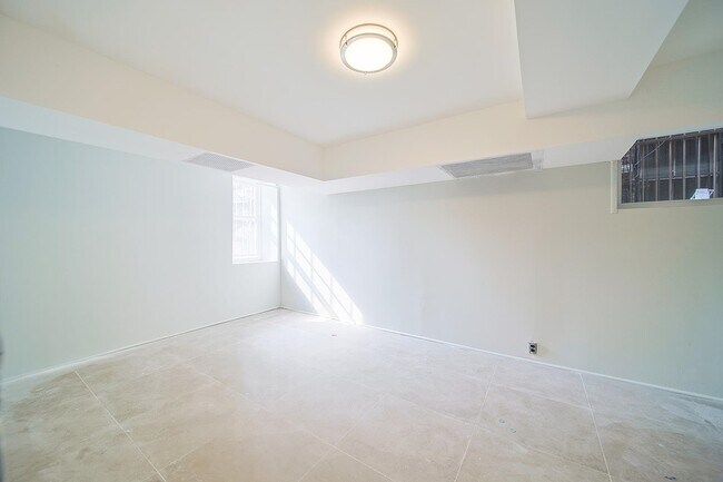 Building Photo - 5302 Hudson Ave