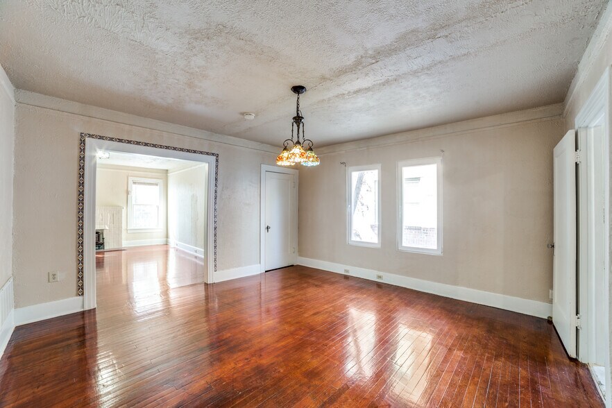 Dinning Room - 135 E Ridgewood Ct
