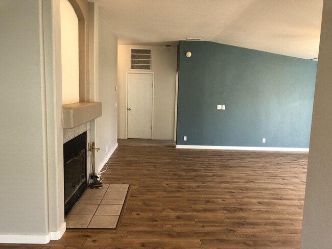 Building Photo - Beautiful and Convenient Turner Location!