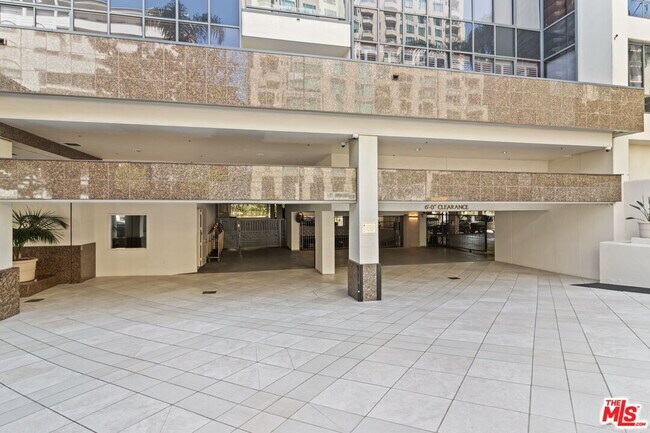Building Photo - 10724 Wilshire Blvd