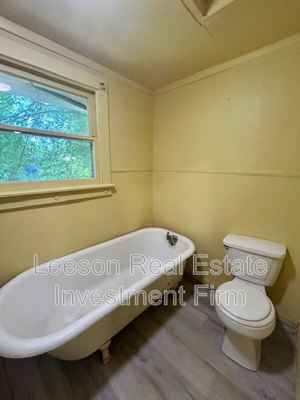 Building Photo - 2520 Merwin St
