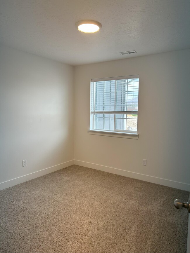 Building Photo - 5118 Lakefield Dr