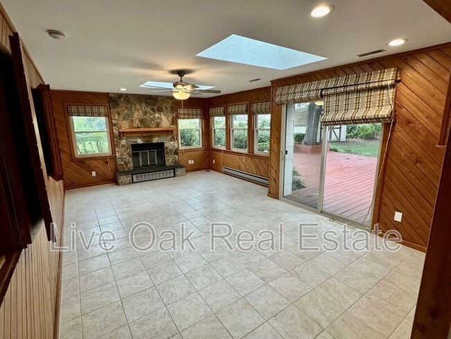 Building Photo - 4345 Temple Ct