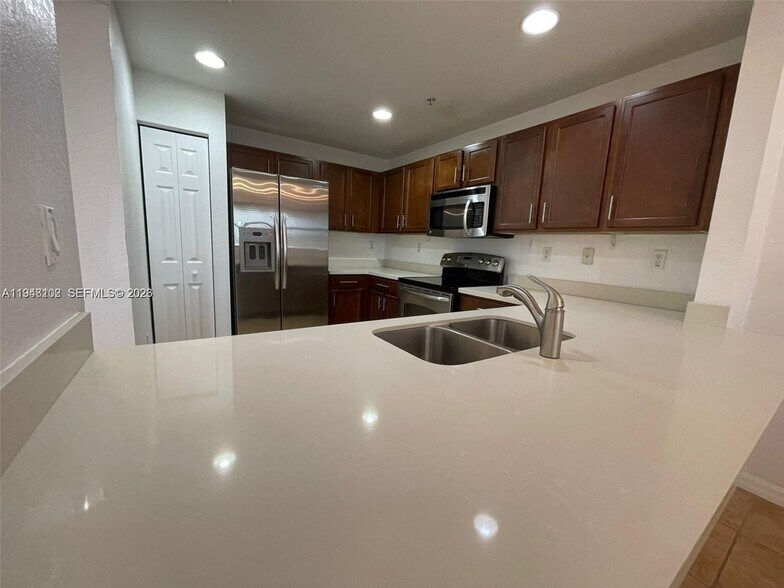 Building Photo - 8800 NW 107th Ct