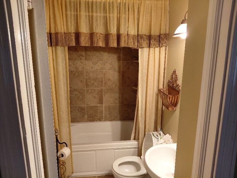 Building Photo - 708 Glenwood Rd