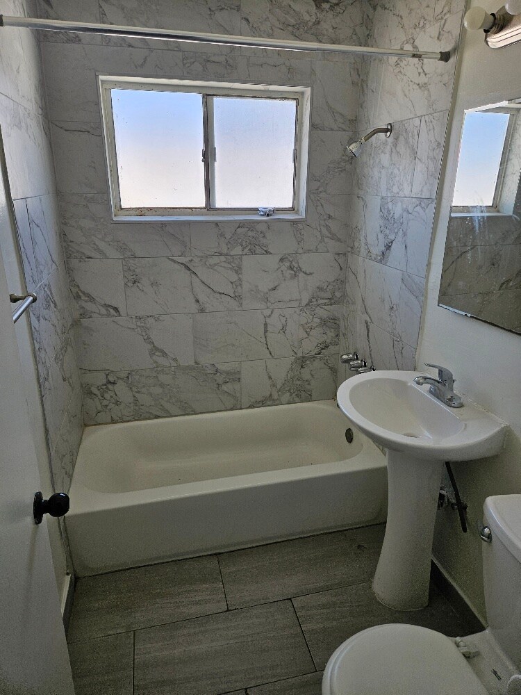 Bathroom - 2331 W West Ave