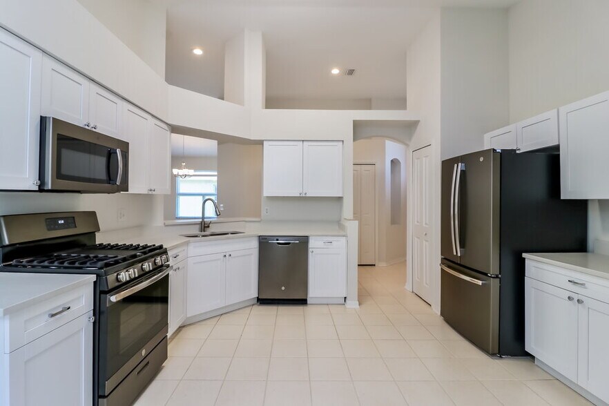 Building Photo - 1243 Maximilian Dr