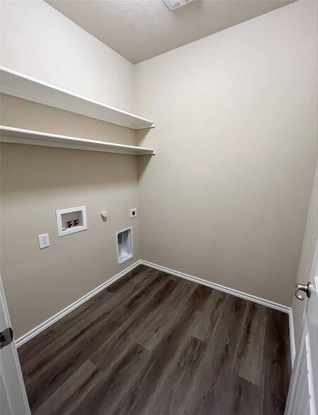 Building Photo - 473 Spring Dr