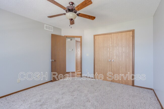 Building Photo - 1008 E Karla Ct