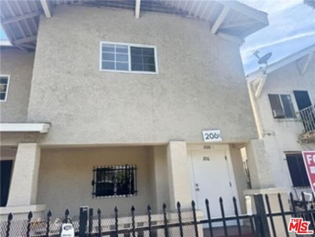 Building Photo - 204 W 52nd Pl