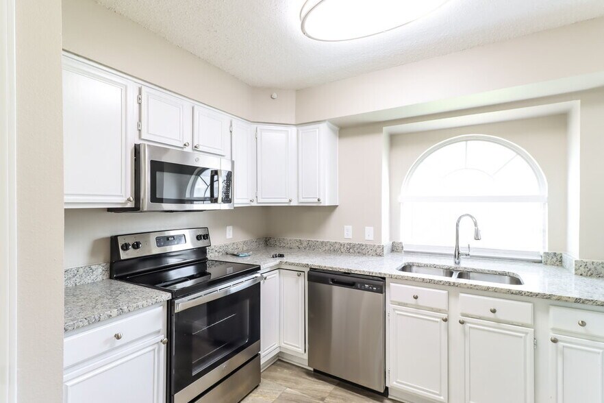 Building Photo - 4612 Greenwich Dr