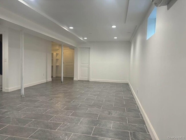 Building Photo - 192 Brookfield Ave