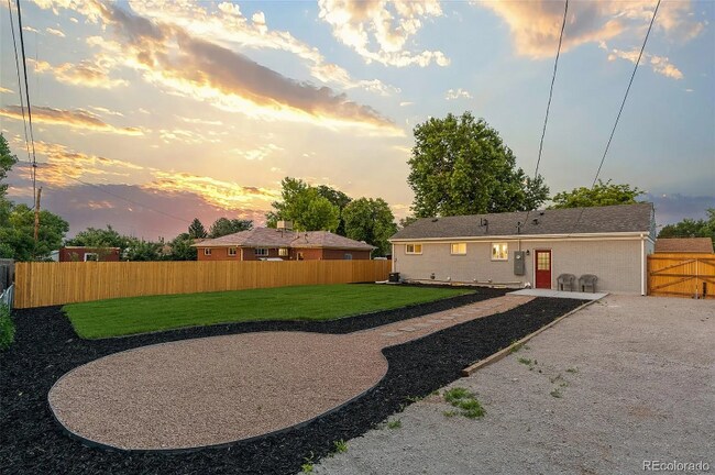 Building Photo - 10821 Larry Dr