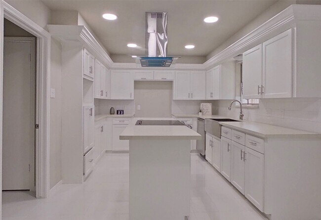 Building Photo - 20206 Lake Sherwood Dr