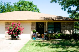 Building Photo - 101 Briarwood Ln