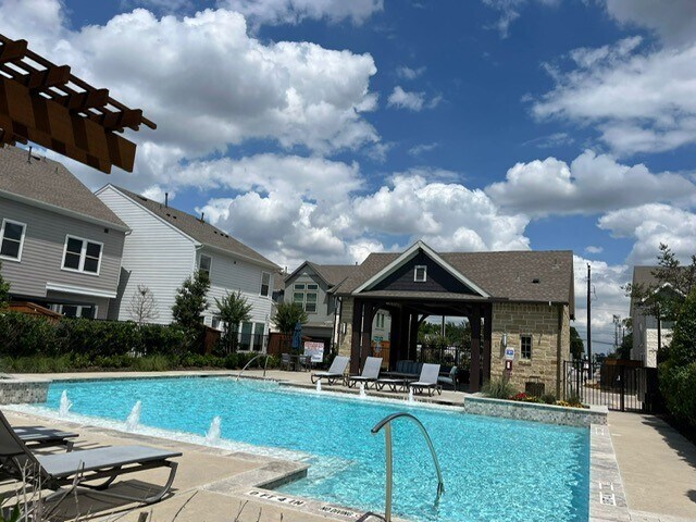 Building Photo - 10915 Brambling Wood Dr