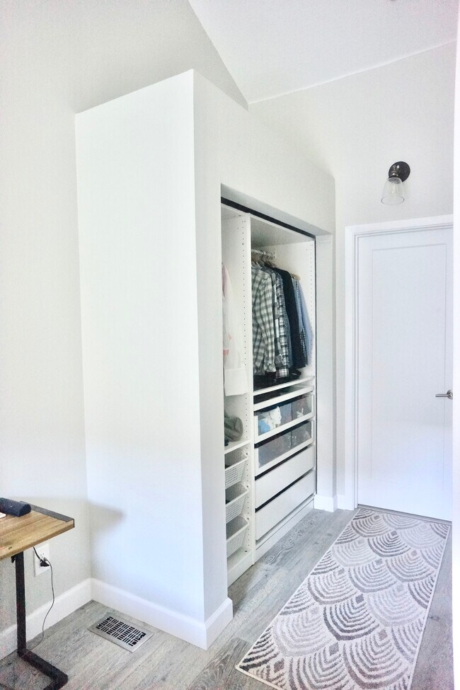 Building Photo - 2078 S Delaware St