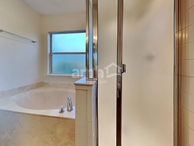 Building Photo - 2260 Brian Lakes Dr E