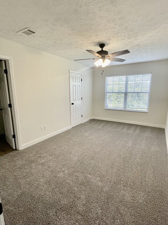 Primary bedroom - 438 Flintlock Ct