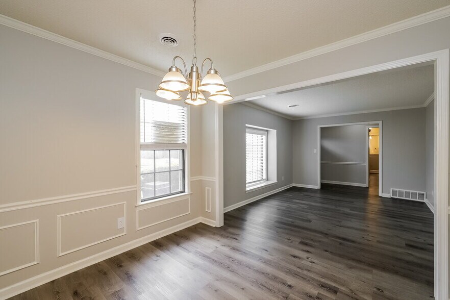 Building Photo - 4558 Pinegate Dr