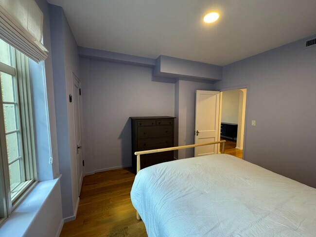 Building Photo - 1525 N Front St