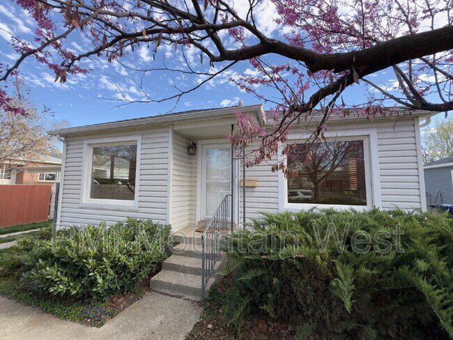 Building Photo - 1878 E Stratford Ave