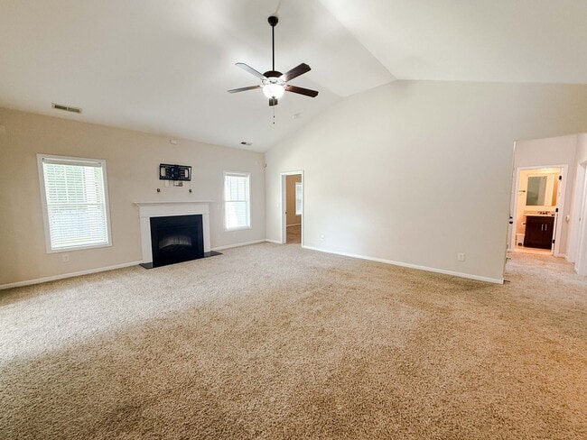 Building Photo - 728 Roanoke Drive