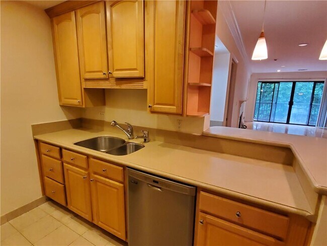 Building Photo - 4209 Pine Heights Dr NE