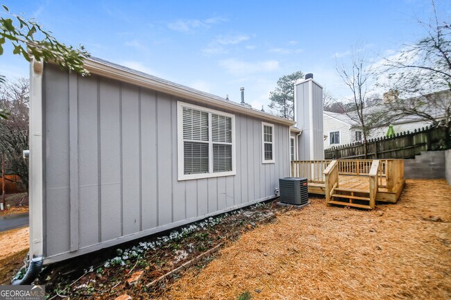 Building Photo - 1817 Cres Hill Dr NW