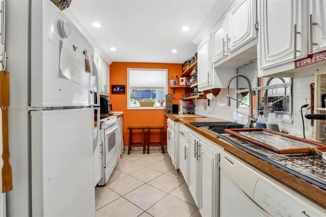 Building Photo - 2300 SW 22nd Ave