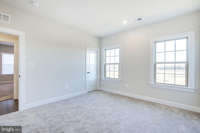 Building Photo - 6547 Clubhouse Dr