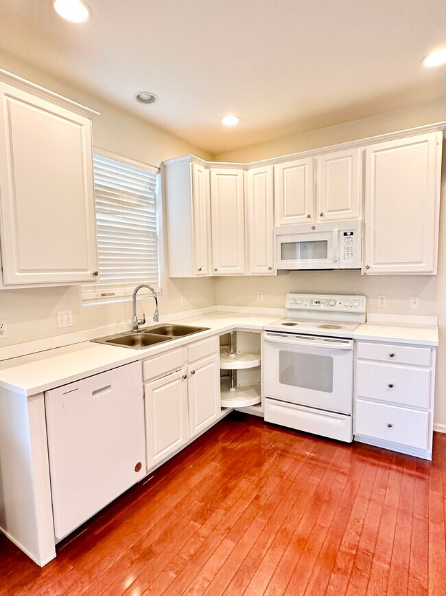 Building Photo - 16207 S St