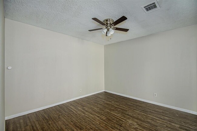 Building Photo - 22807 Canyon Lake Dr