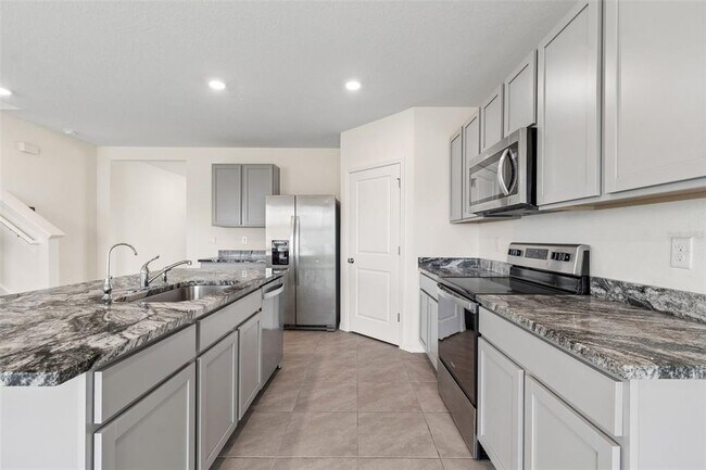 Building Photo - 8454 Ender Hls Dr