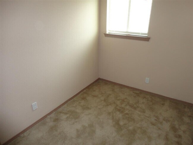 Building Photo - Impeccable Two Story Eastside Home With Re...