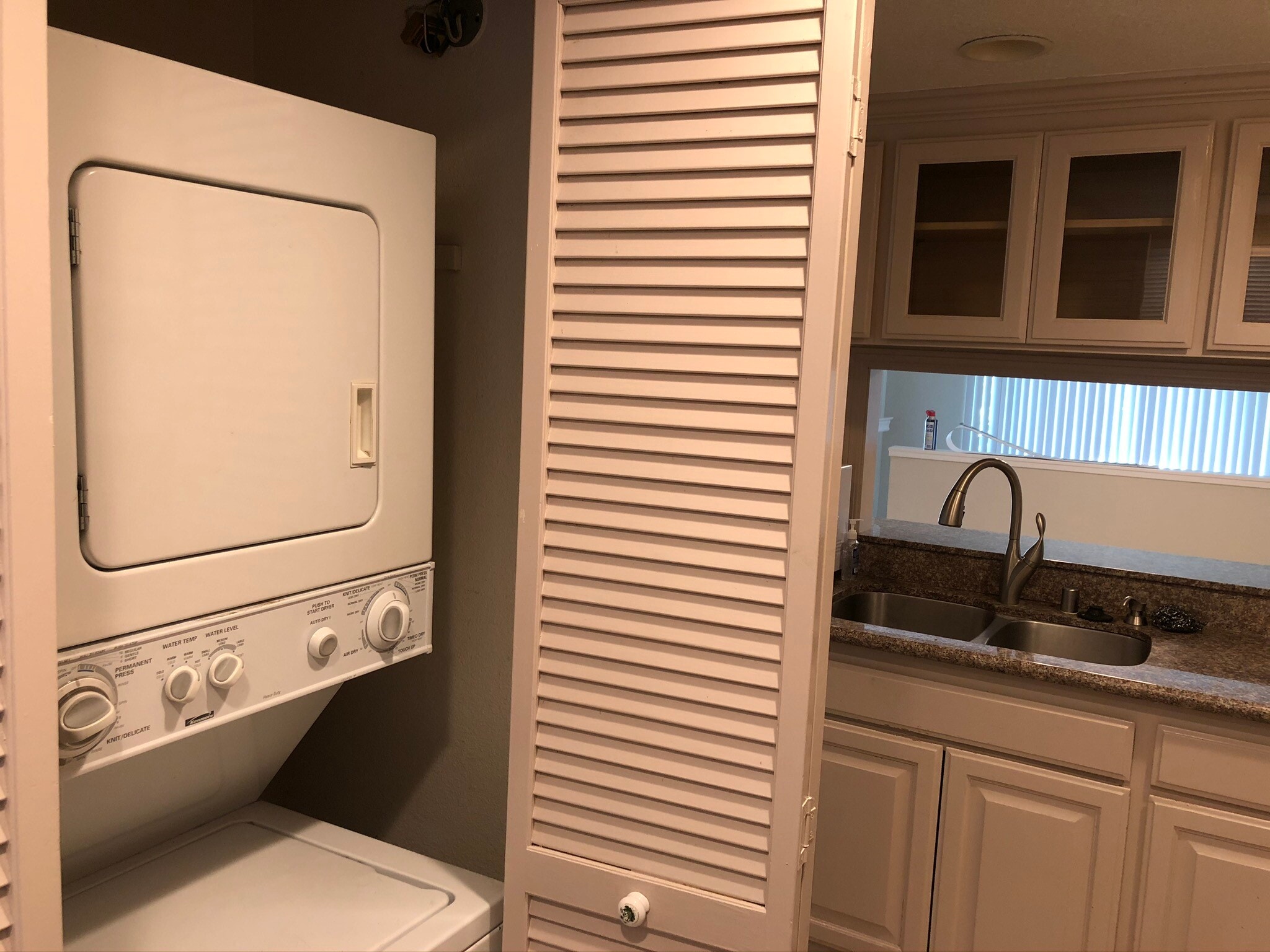 Laundry - 24352 Dover Ln